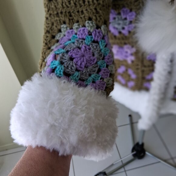 Granny Square Sweater with Fluffy Fur L/XL - Picture 6 of 10